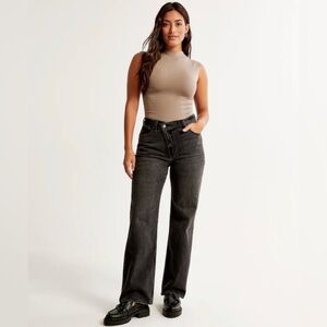 - High rise 90s Relaxed jeans
